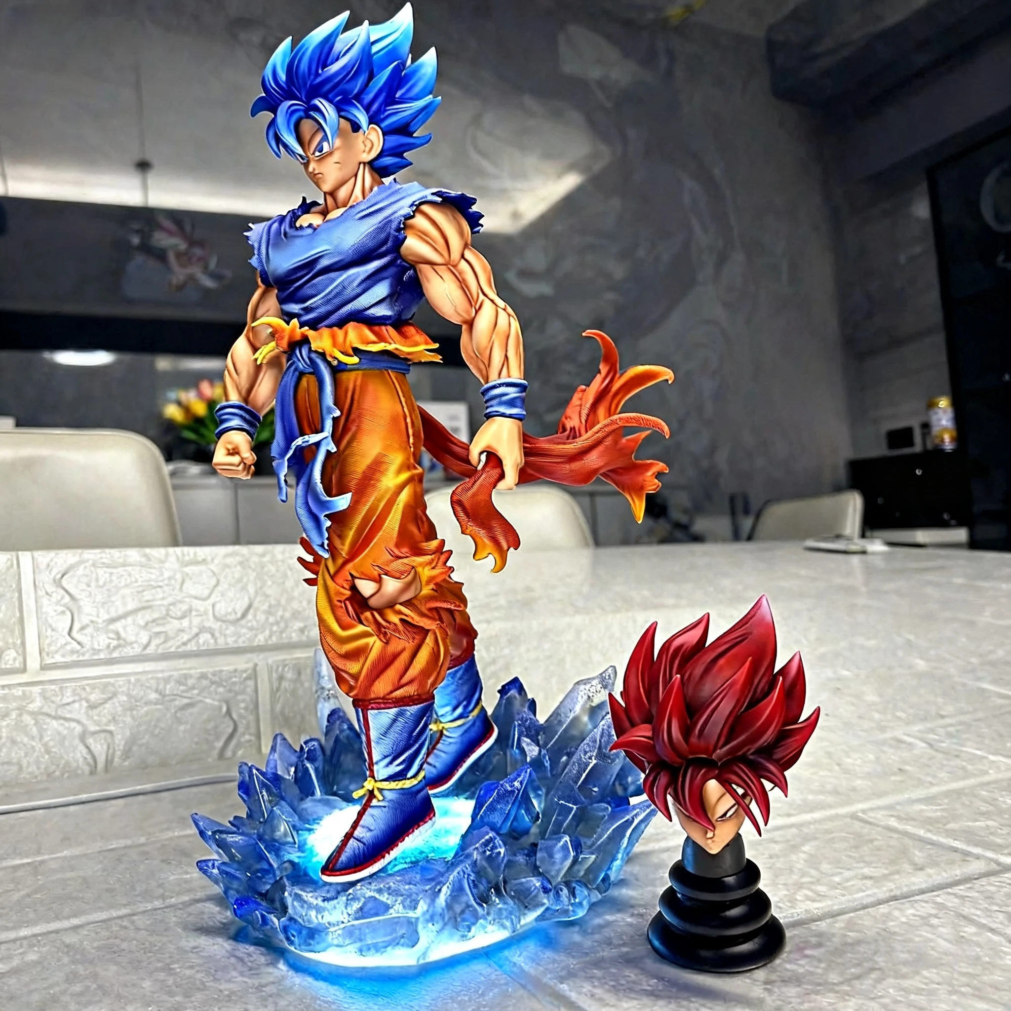 Фигурка Dragon Ball Super Saiyan Goku 32 см со светодиодной подставкой и сменными головками, крутой коллекционный подарок, игрушка-украшение в стиле аниме в подарок
