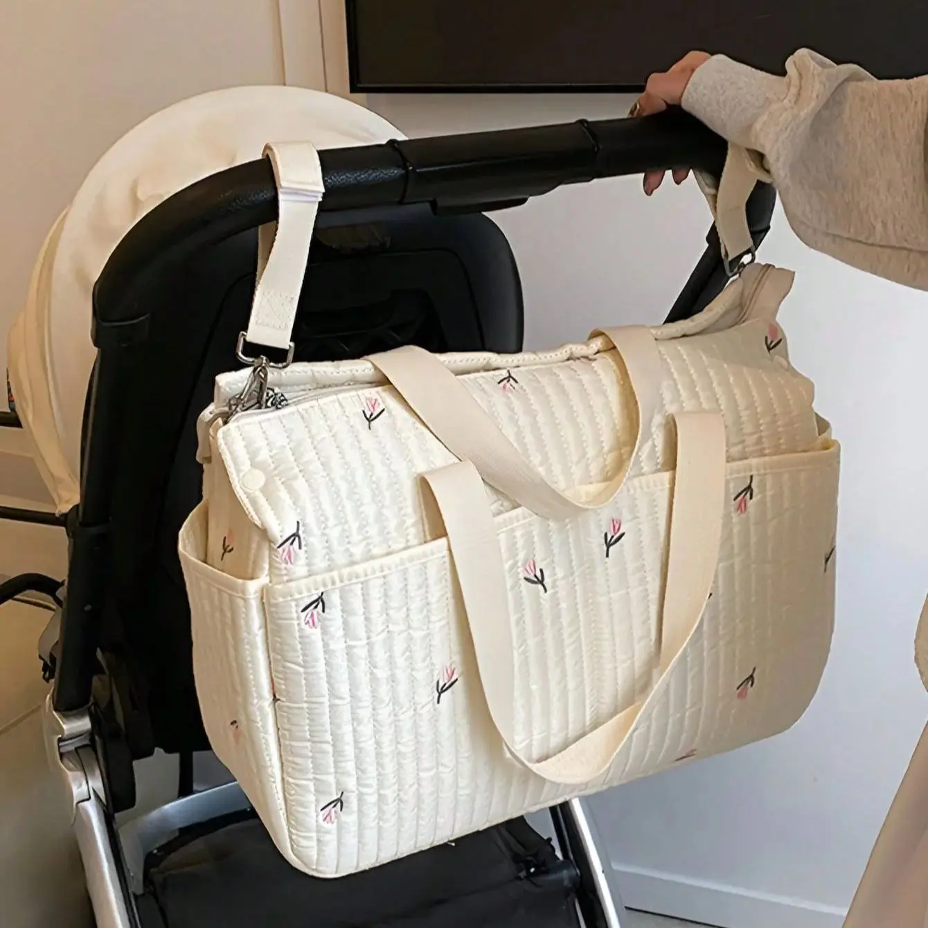 New High-capacity Mummy Bag Embroidered Bear Mother and Baby Handbag Baby Bottle Diaper Portable Baby Stroller Bag