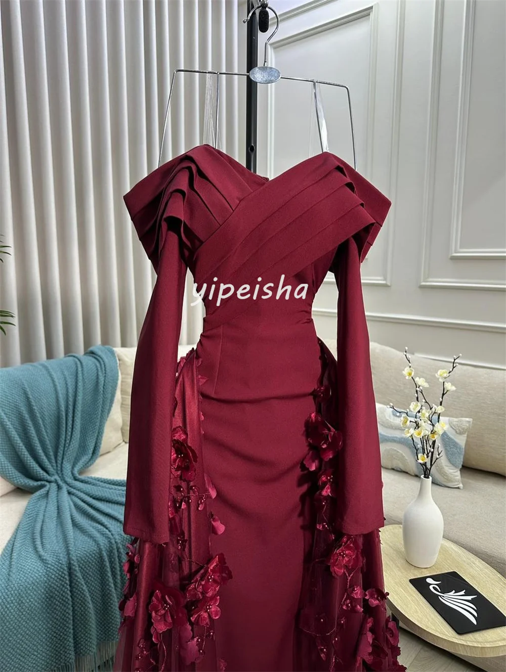 Sukienki na zamówienie, z wyrafinowanym, ręcznie robionym zdobieniem z kwiatów i koralików, drapowane, o kroju litery A, z odkrytymi ramionami, długie, sukienki na specjalne okazje, sukienki formalne.