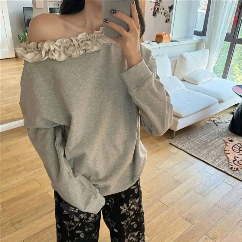 

Gray Slanted Shoulder Sweatshirt Women Three-Dimensional Flower Splicing Outfit Autumn Winter Loose Pullover Design Niche Top