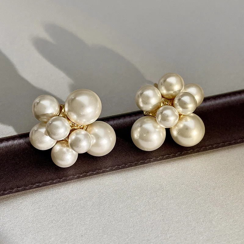 2023 New Arrival French Light Luxury Simulated pearl Flowers Stud Earrings For Women Fashion Sweet Jewelry