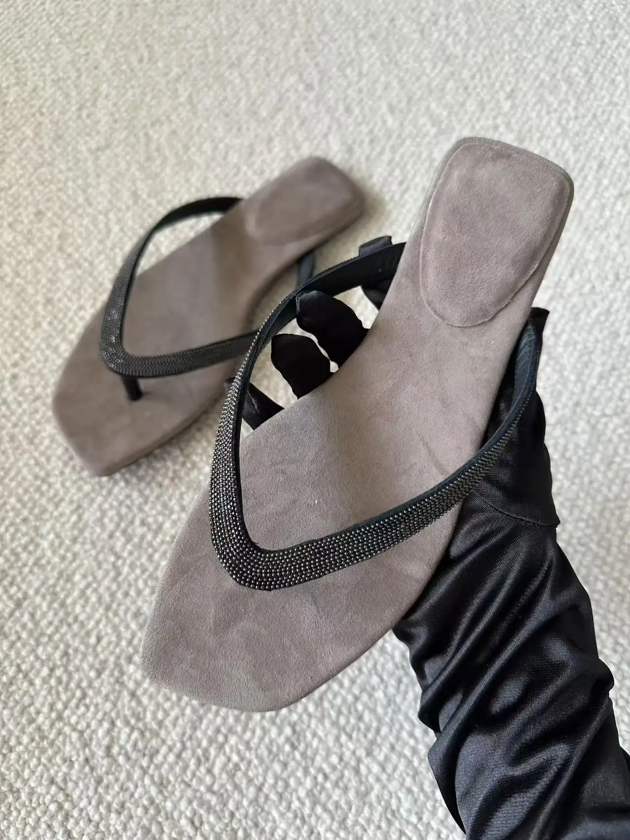 شباشب صيفية أنيقة ومزينة بشكل رائع من الجلد الطبيعي #3