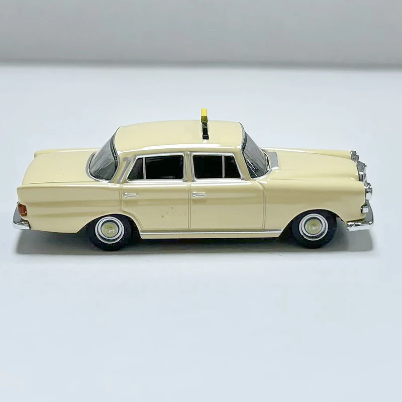 1/87 هيربا BZ W110 200 نموذج سيارة تاكسي عتيقة