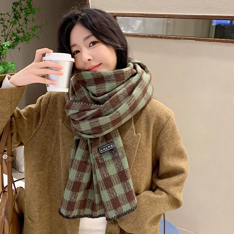 

2025 Autumn and Winter New Green Plaid Scarf for Women, Casual and Versatile Shawl, Warm Korean-style Scarf