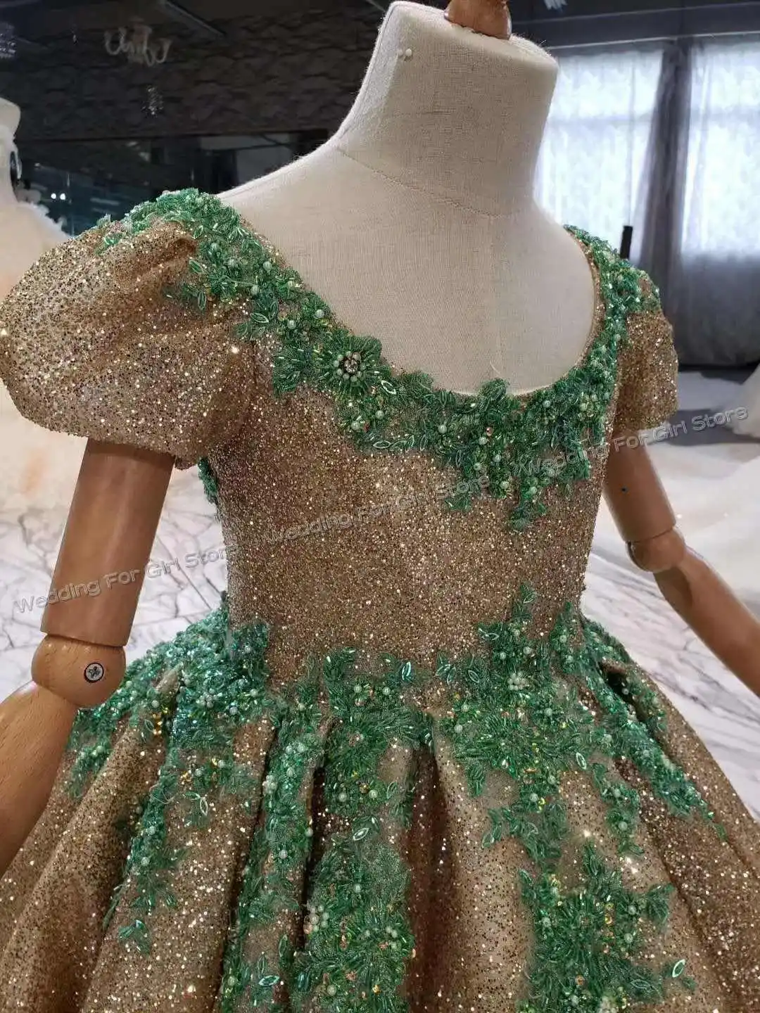 Bling Gold Sequined Lace Flower Girls Dresses For Weddings Sequins Green Appliques Beads Short Sleeves Corset Back Kids Birthday