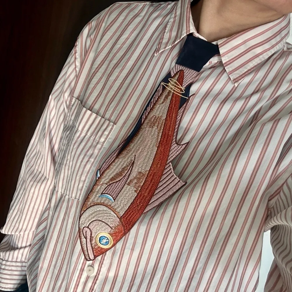 カラーコントラストブラックキャットシリーズネクタイ遊び心のある魚ボヘミアンスタイルフレンチヴィンテージ蝶ネクタイ非対称デザイン面白い