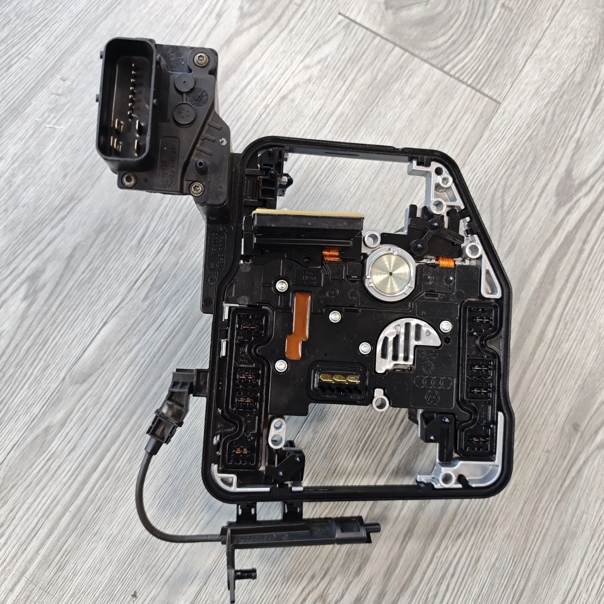 

Оригинальный 7-скоростной корпус механического клапана передачи DSG 0AM DQ200 с TCU OAM927769D 0AM927769D, высокое качество