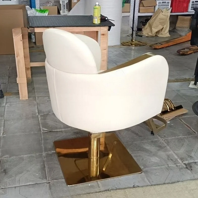 Nuova poltrona speciale per parrucchiere