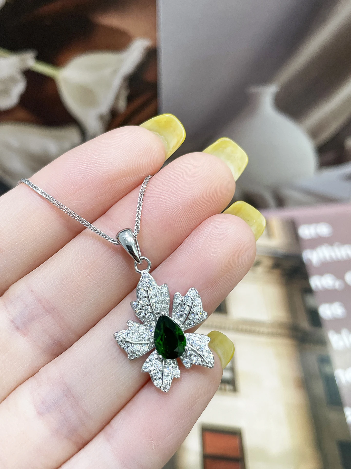 natural-diopside-maple-leaf-pendant-women's-s925-sterling-silver-necklace-embedded-green-gem-leaf-small-design-jewelry