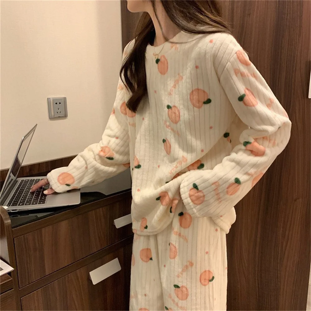 Dames Pyjama Sets Herfst Winter Warm Flanel Fleecing Dikke Perzik Beer Koraal Fluwelen Homewear Lange Mouw Cartoon Nachtkleding