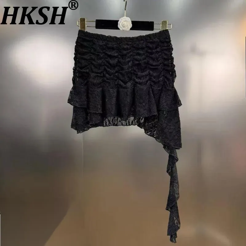 

HKSH Summer New Women American Elegant High Street Stylish Lace Patchwork Ruffles Pleated Asymmetric Slimming Short Skirt HK7825