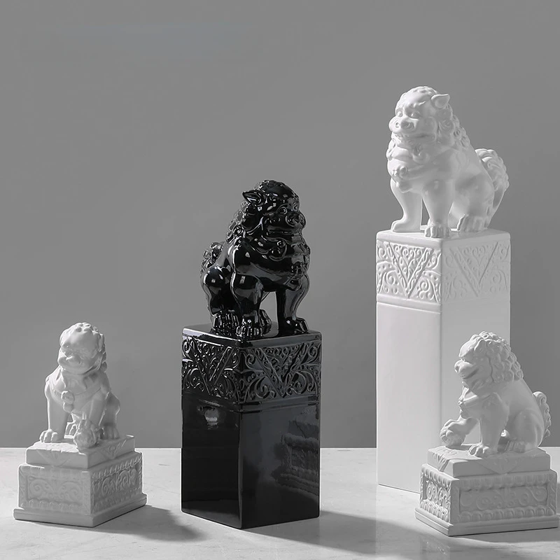 

Black and white ceramic lion paperweight ruler decoration home villa living room wine cabinet soft decoration