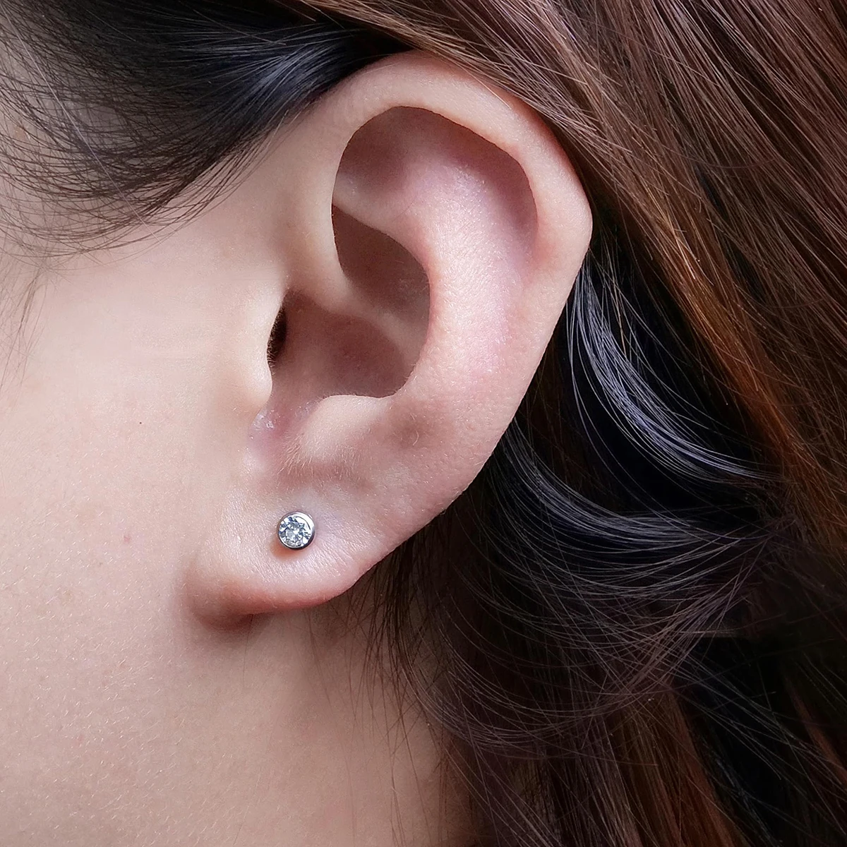 Ear Piercing Tool, Disposable Ear Piercing Gun with Preloaded Ear Stud,Self Ear Piercing Gun Kit with 4mm Zirconia Earrings Stud view 2