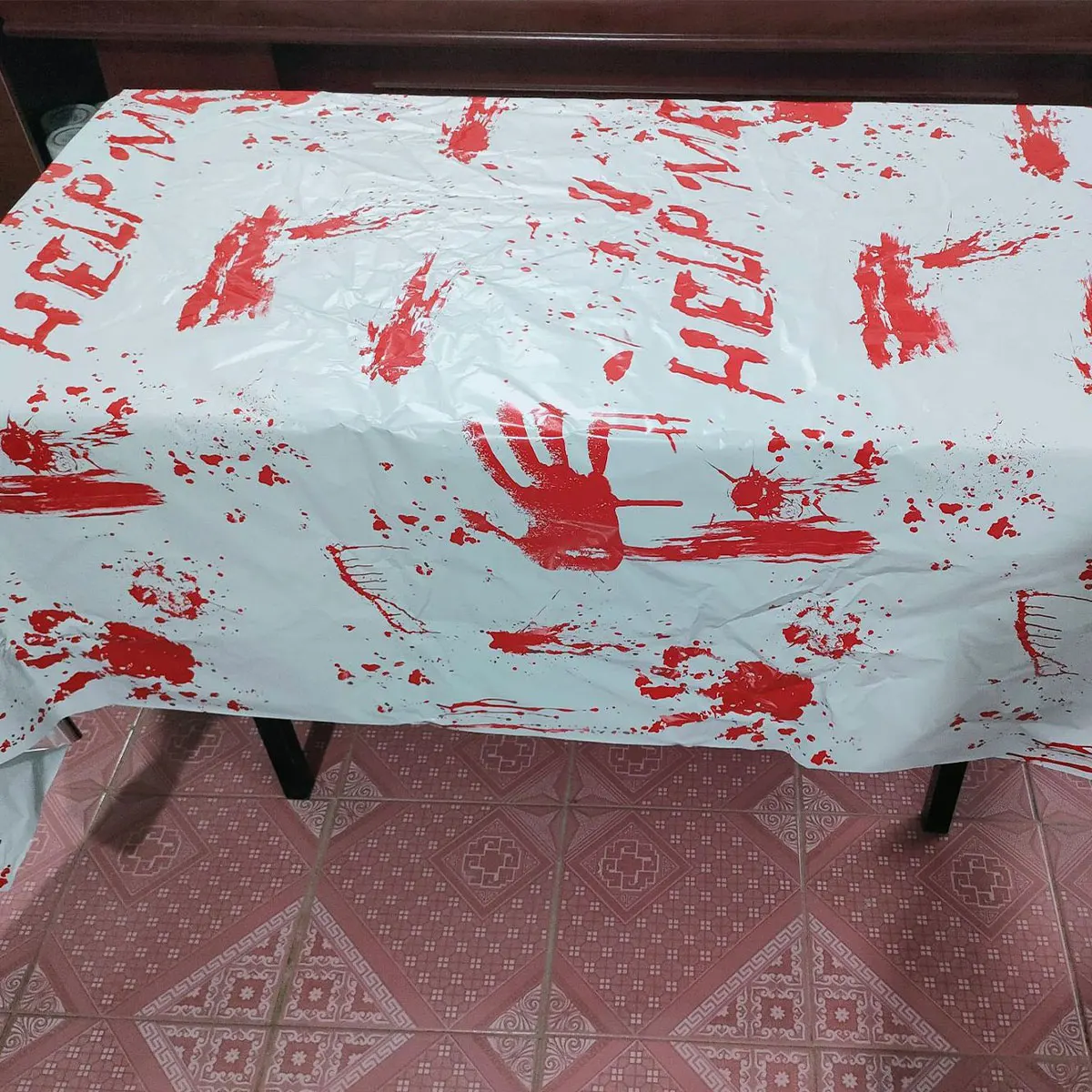

1Pcs Halloween 137*183CM Blood Handprint Tablecloth for Chilling Atmosphere Parties Haunted Houses Mall Horror Displays