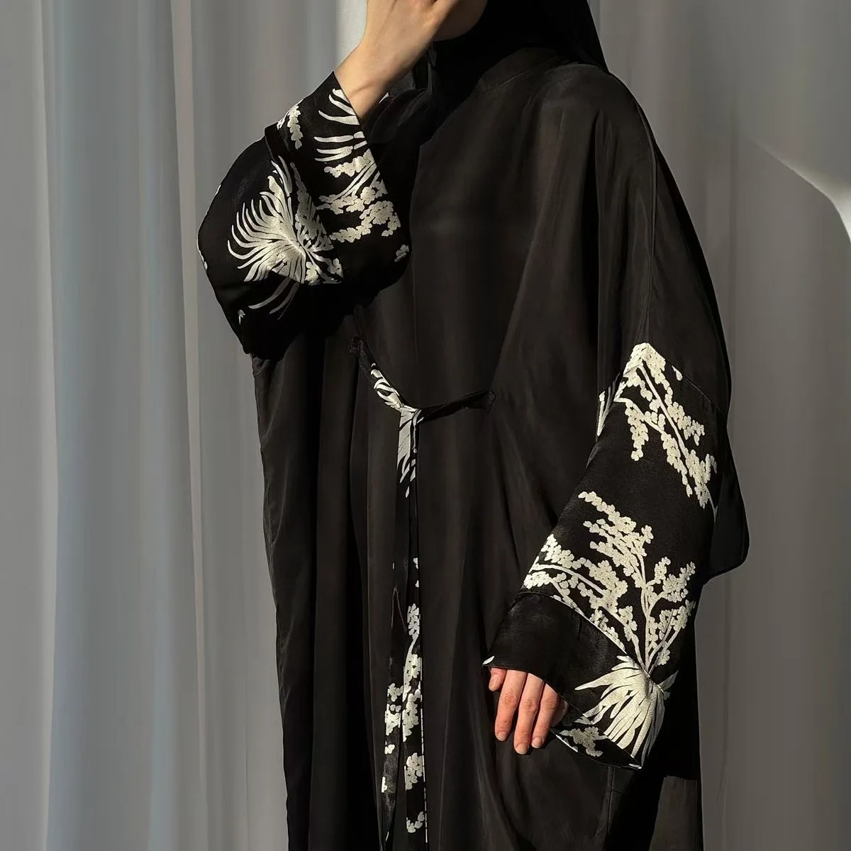 

Новая мусульманская мода Абая Рамадан с вышивкой Абая платья с длинными рукавами повседневный халат кардиган с вышивкой Абая мусульманские платья