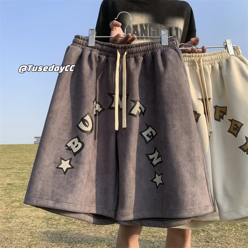 

Мужские замшевые шорты: летние, модные, в американском стиле, прямого кроя, с буквенным принтом, с поясом, длиной до колена, стильные