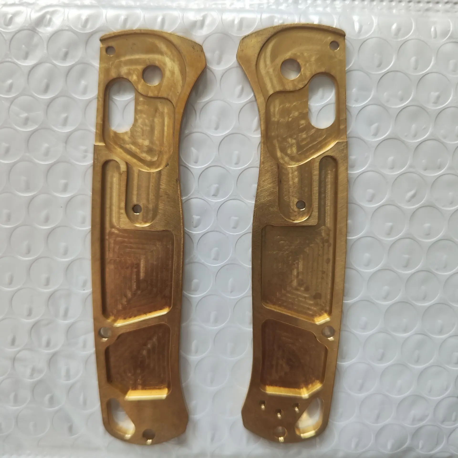 

1 пара латунных весов с ручкой для ножей Benchmade Bugout 535