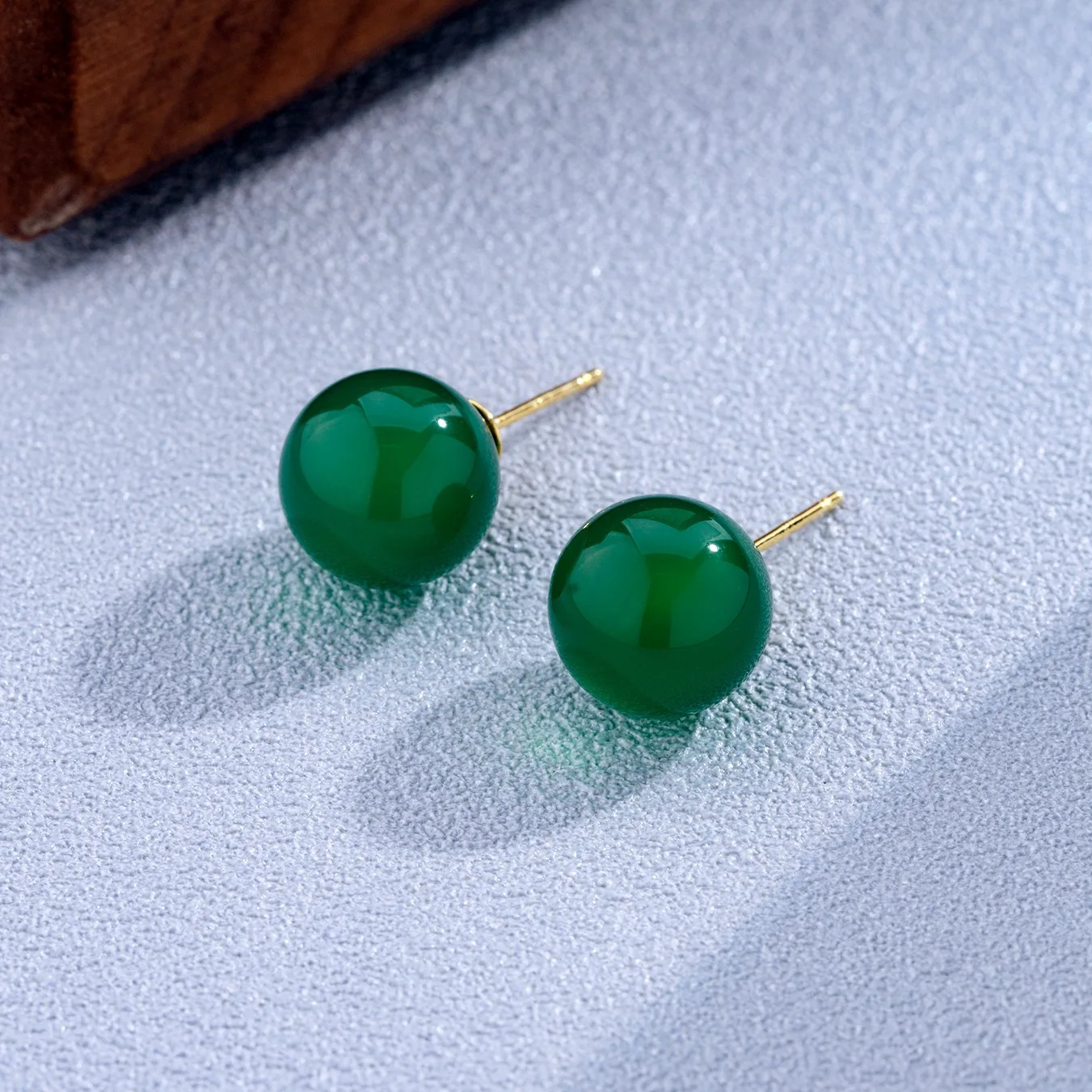 S925 silver green jade earrings New Chinese retro advanced emerald earrings network red the same simple round ball earrings