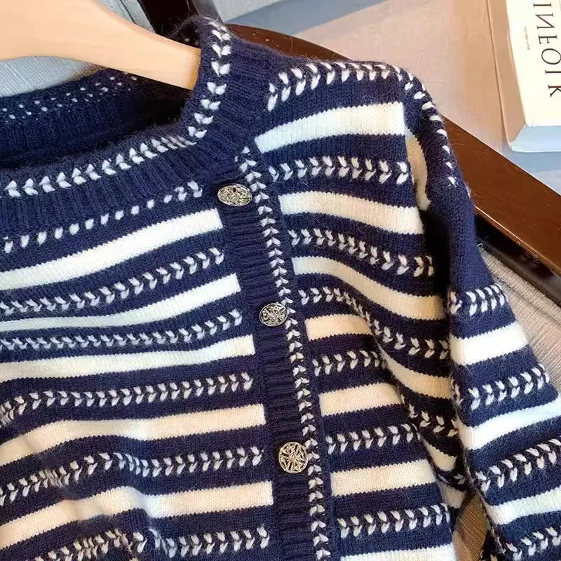 محبوك المرأة سترة البلوزات مخطط لاعبا واحدة الصدر طويلة الأكمام الياقة المستديرة فضفاضة تناسب عادية 2025 الخريف الشتاء