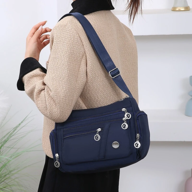 

Multi-compartment Shoulder Bag Lightweight Casual Large-capacity Crossbody Bag Solid Color Waterproof Women's Bag