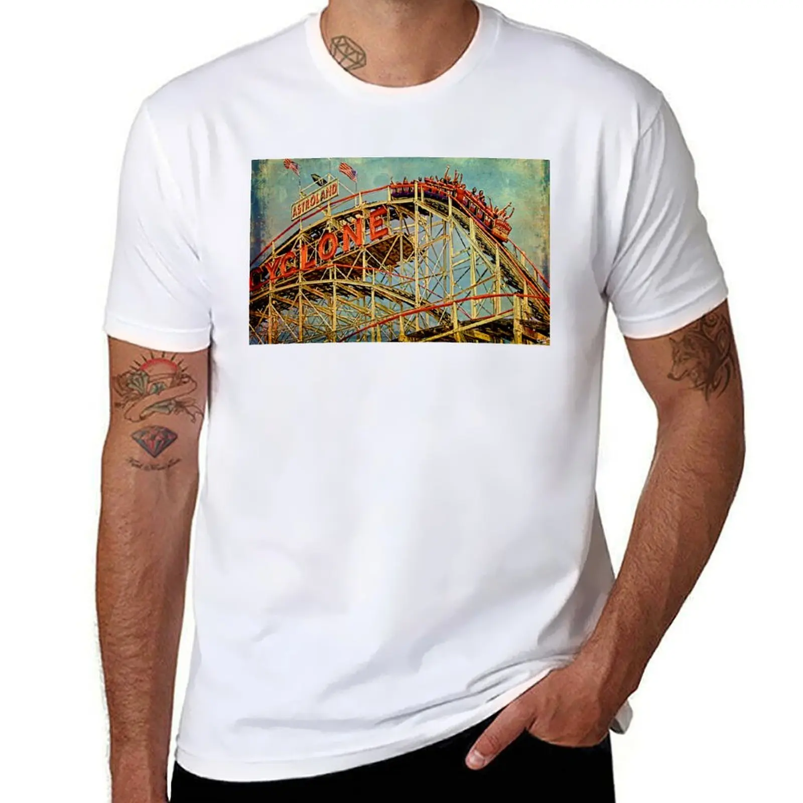 Riding The Famous Cyclone Roller Coaster T-Shirt quick drying essential t shirt t shirts for men cotton