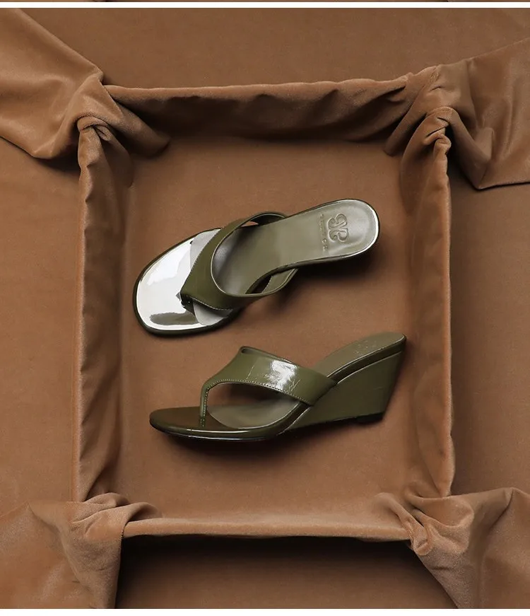SHOEBOX Extremely simple style genuine leather flip flops for women in the summer of 2026 new high-heeled beach vacation wedge