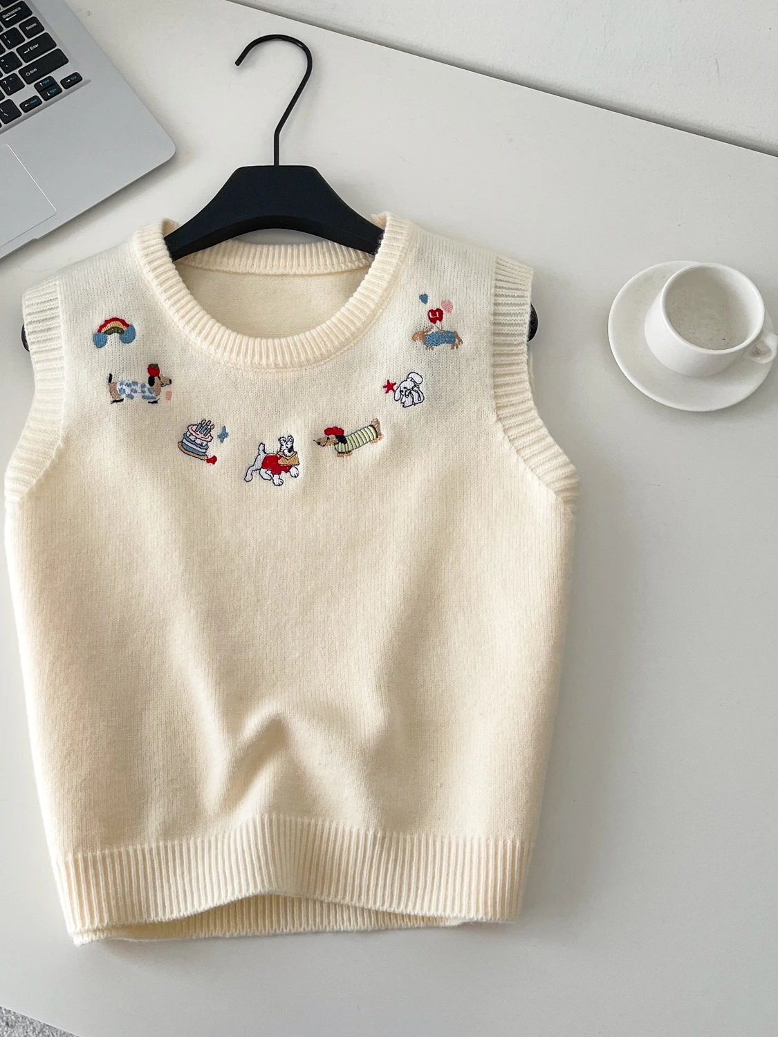 Korean Sweet Soft Sle Layered Outerwear Cute Embroidery round Ne Svel Knitted Vest Women Versatile Tank Top