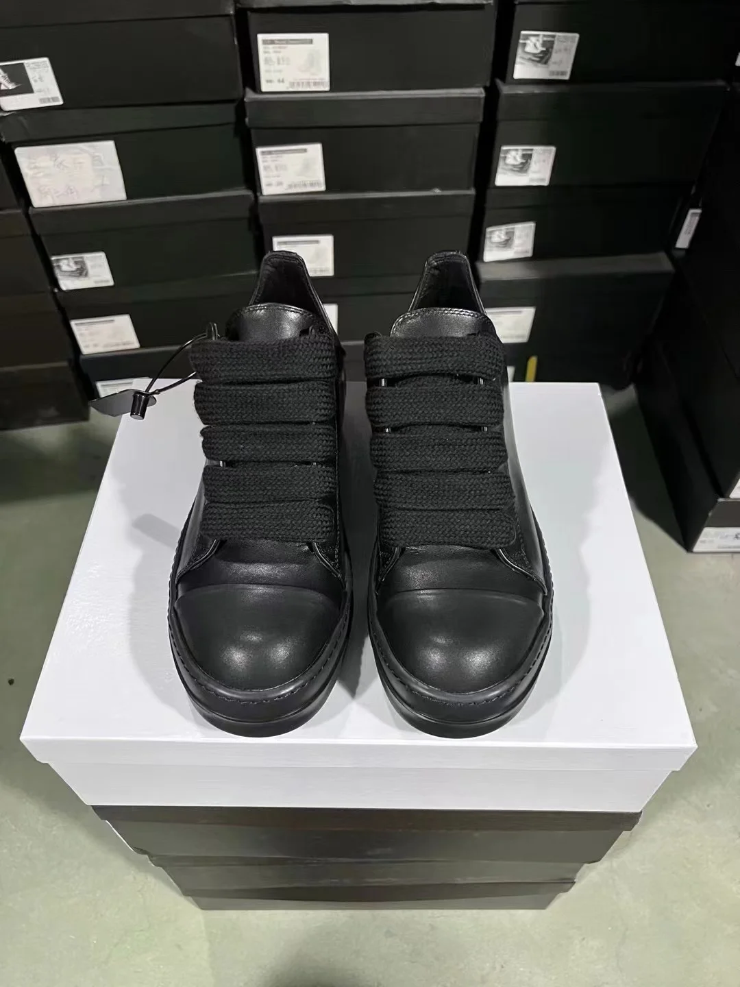 

Brand Ricks Casual Jumbo Shoelace Men Shoe Black Leather Low Top Women Sneaker Owens Quality lace up Design Thick sole Flat Shoe