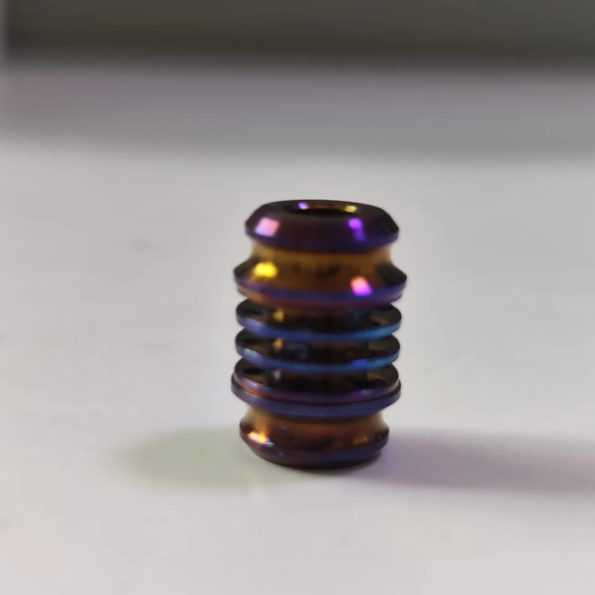 

1 шт. Подвеска-бусина из титанового сплава для паракорда, для ожерелья и браслета, для активного отдыха, DIY украшения, инструменты для кемпинга и EDC