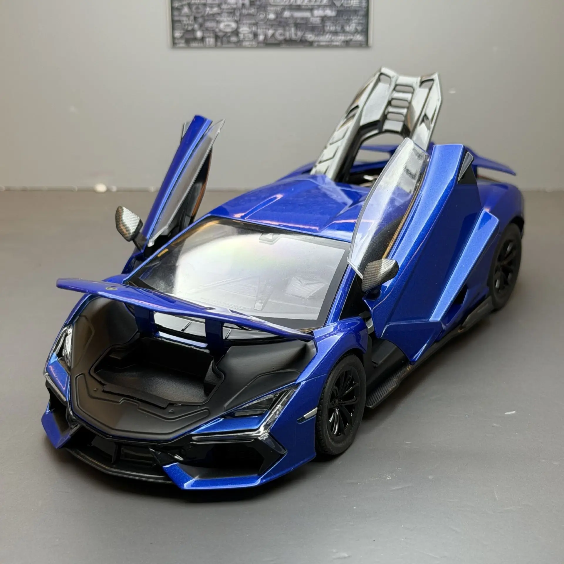 

Модель спортивного автомобиля Revuelto из сплава, масштаб 1:24 - со звуковыми и световыми эффектами, подарок на день рождения парню, коллекционный предмет премиум-класса