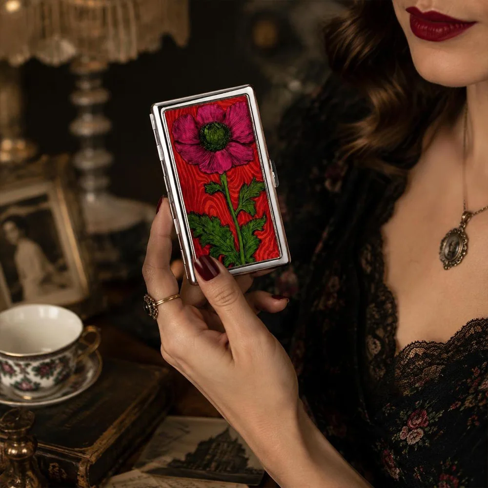 Vintage-Style Vintage Card Case Metal Material Easy Snap Metal Case Multi-function Versatile Design Cash Case Business Cards