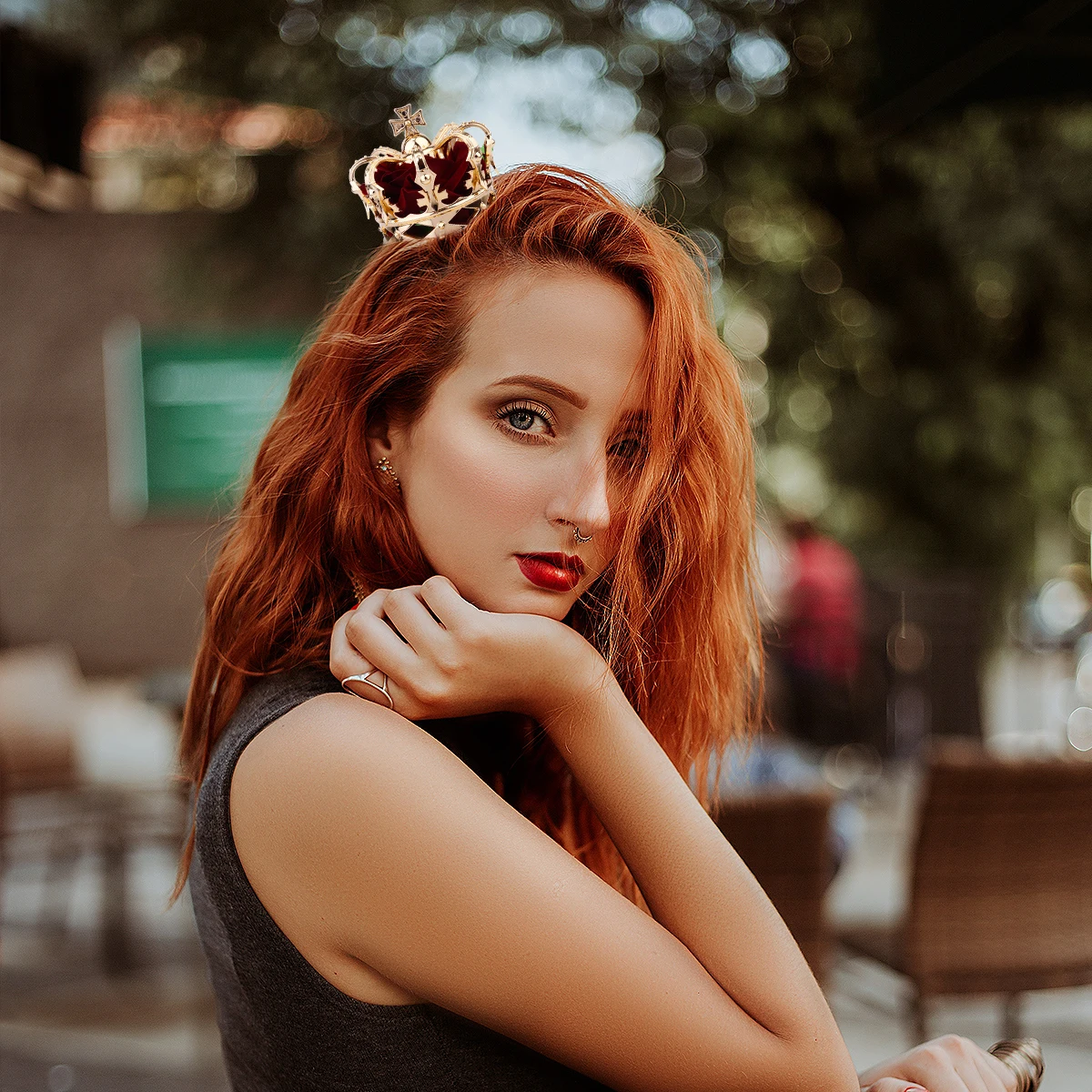 

1pc Red Golden Crown Hairpins Durable 3D Head Halloween Cosplay Party Accessories Women Queen Decorative