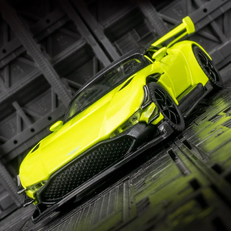 1:32 simulation Aston Martin Vulcan alloy car model doors and hood can be opened has sound and lighting functions, rich details