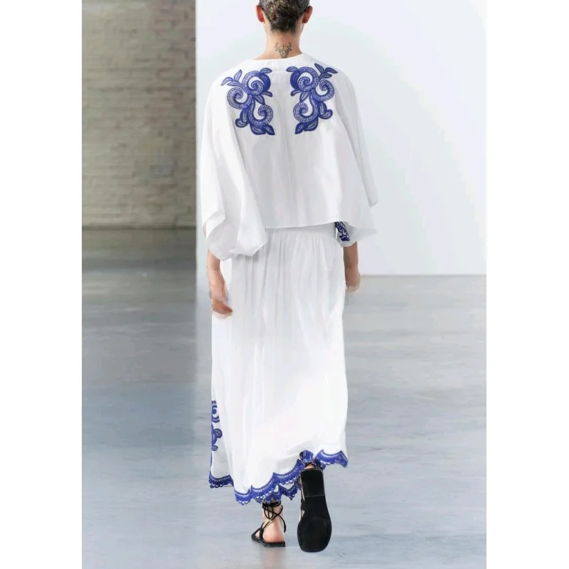 

Весенний новый длинный све с v-образным вырезом и вышивкой, юбка средней длины с эластичной резинкой на талии, модный женский комплект, сезон 2025 г.