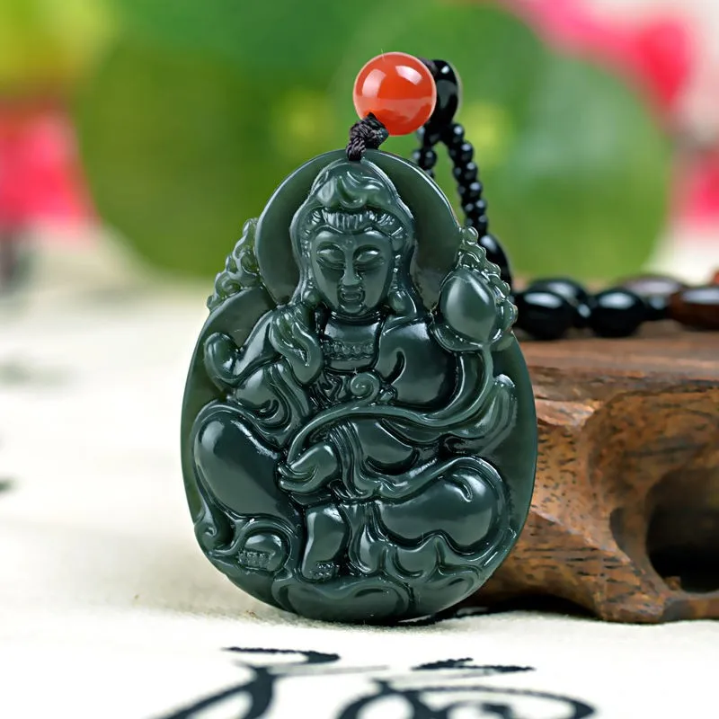 

Мужской кулон из зеленого нефрита Хэтиан с изображением Гуаньинь