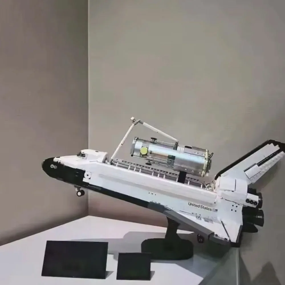 

Креативная модель космического челнока, 2354 шт., совместимый космический челнок для праздника, семейный набор украшений, подарки на день рождения для взрослых со звездами