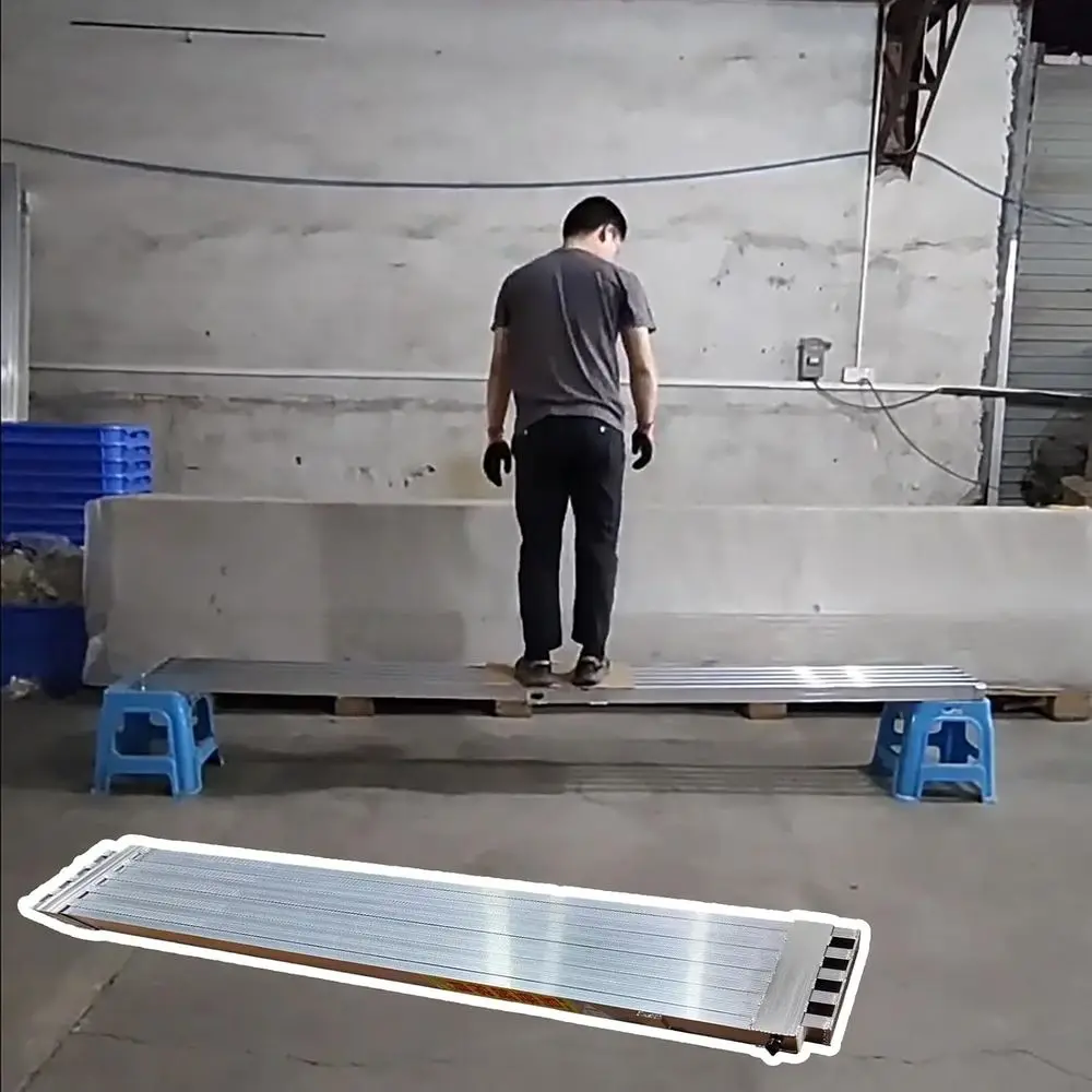 

Adjustable 3-10ft Telescoping Scaffolding Work Platform with Anti-Slip Surface and 88.5cm Step Ladder Attachment