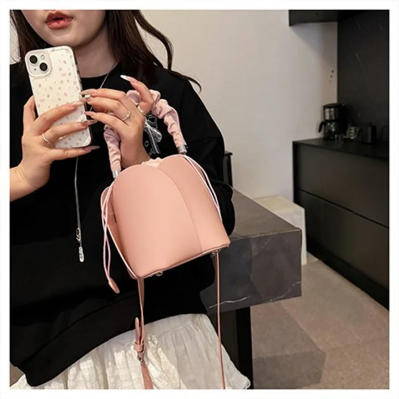 

Luxury High-End Crossbody Handbag For Women With Fashionable Trendy Vintage Design Letter Logo Solid Color