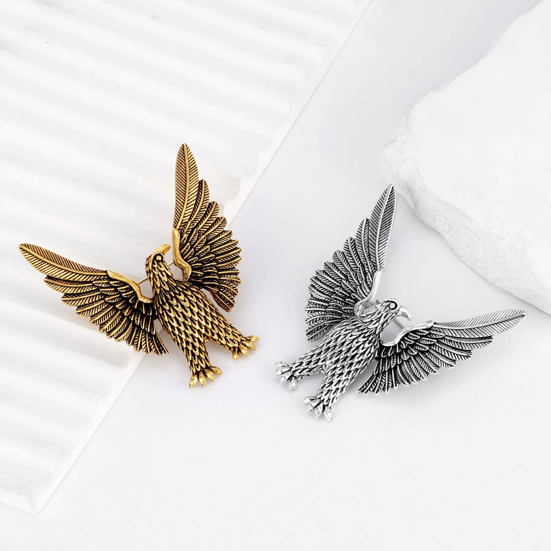 ラインストーンイーグルピン女性用ユニセックス光沢のあるガラス - Women'S Eagles Accessories のレビューと価格