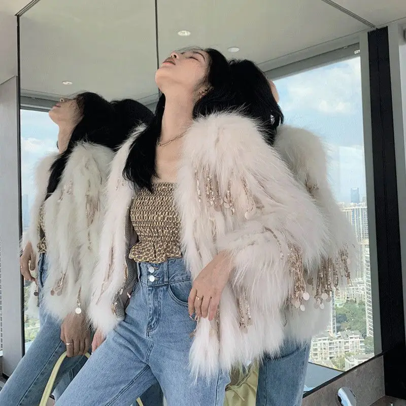 Casaco de pele de raposa ecologicamente correto de cabelos compridos com borla para mulheres estilo curto 2025 moda inverno temperamento pele de guaxinim