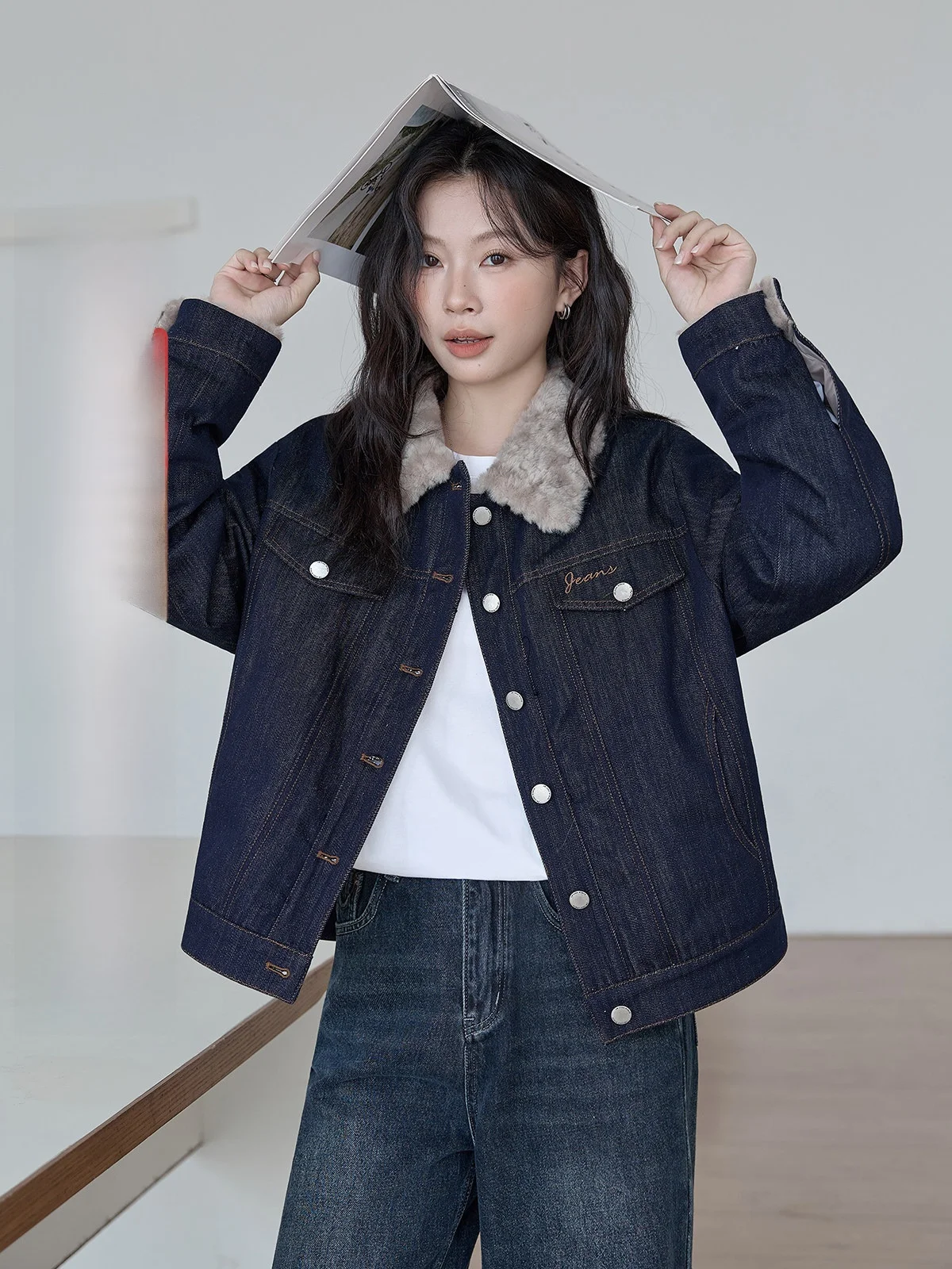 

Chic Versatile Women's Denim down Jaet Cozy Commute Sle Regular Fit White Du Feather 2025 Winter Collection