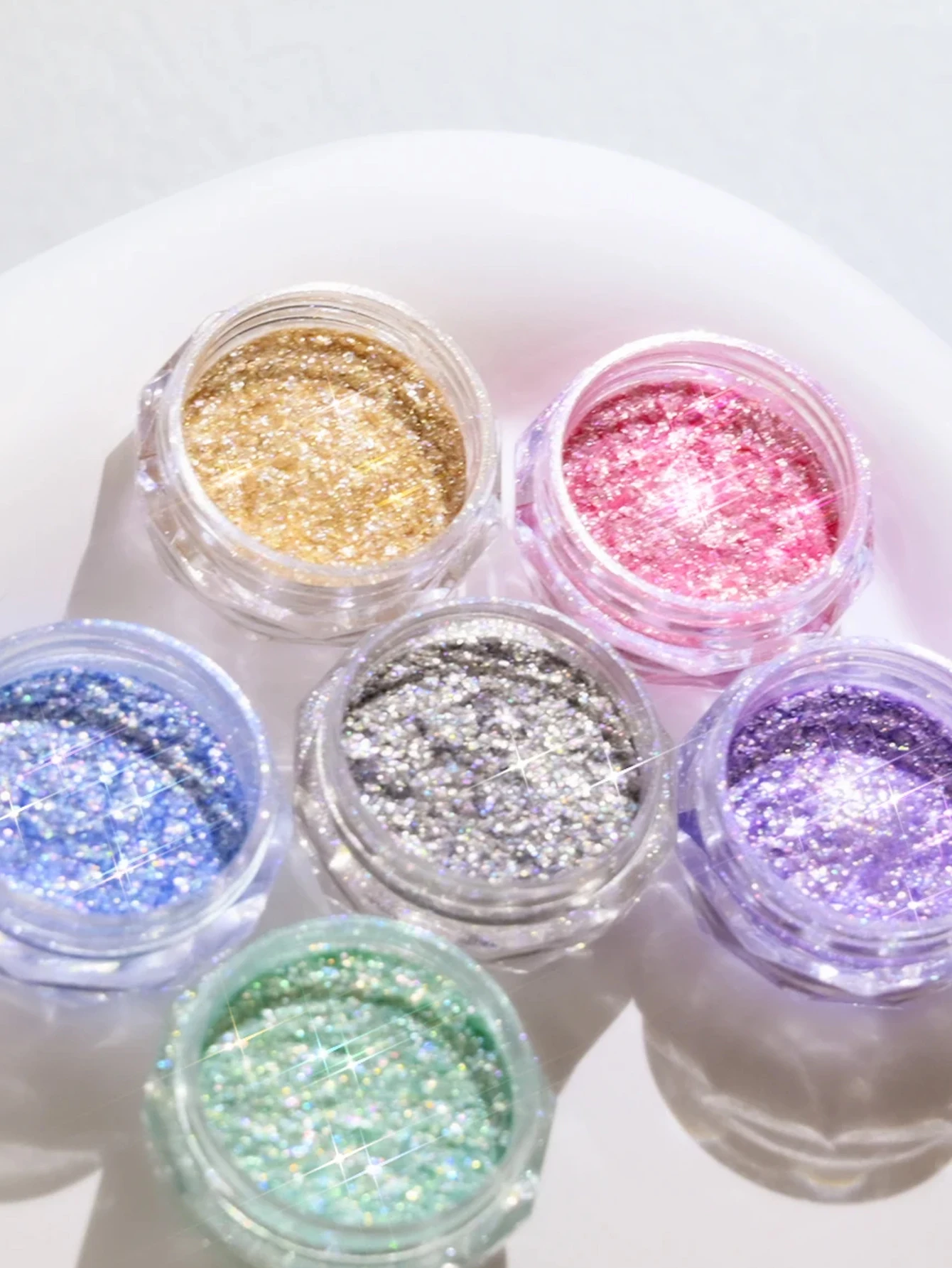 قطعة واحدة من فن الأظافر اللامع على شكل ندفة الثلج من ميكا، ساحر وجميل، مثالي كهدية لعيد الميلاد.