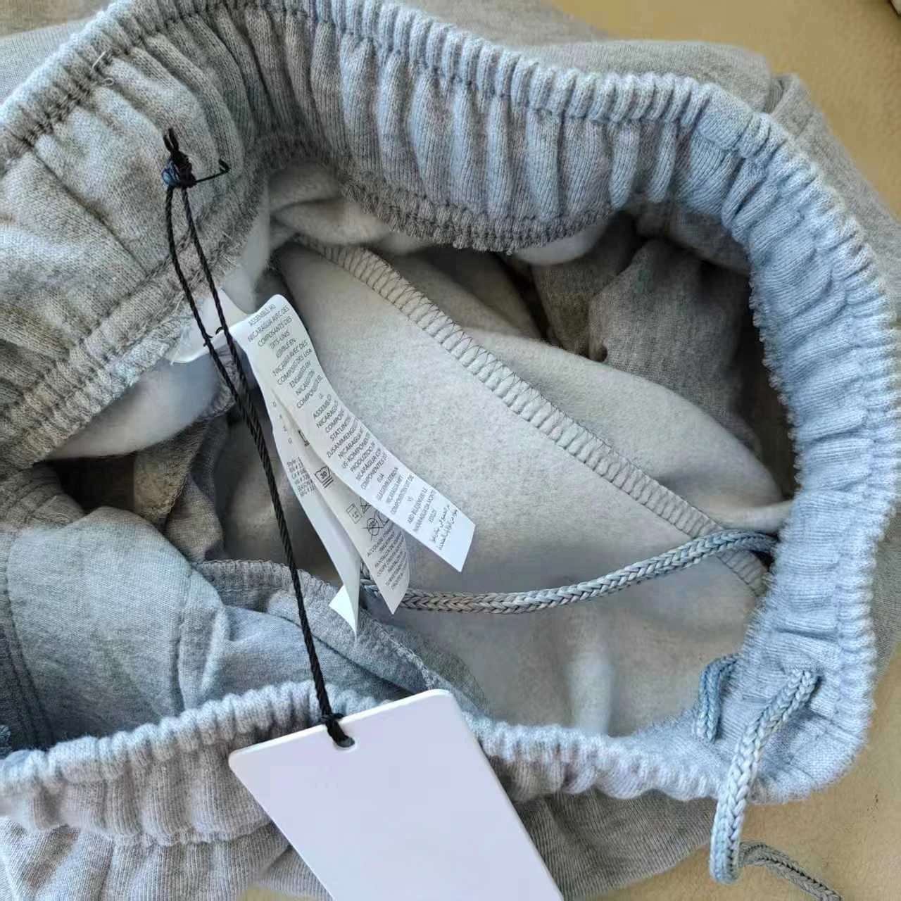 بدلة رياضية نسائية مع سحاب غاري كاجوال بقلنسوة وبنطلون مكون من قطعتين بدلة رياضية نسائية كاجوال باللون الأسود مع غطاء محرك السيارة