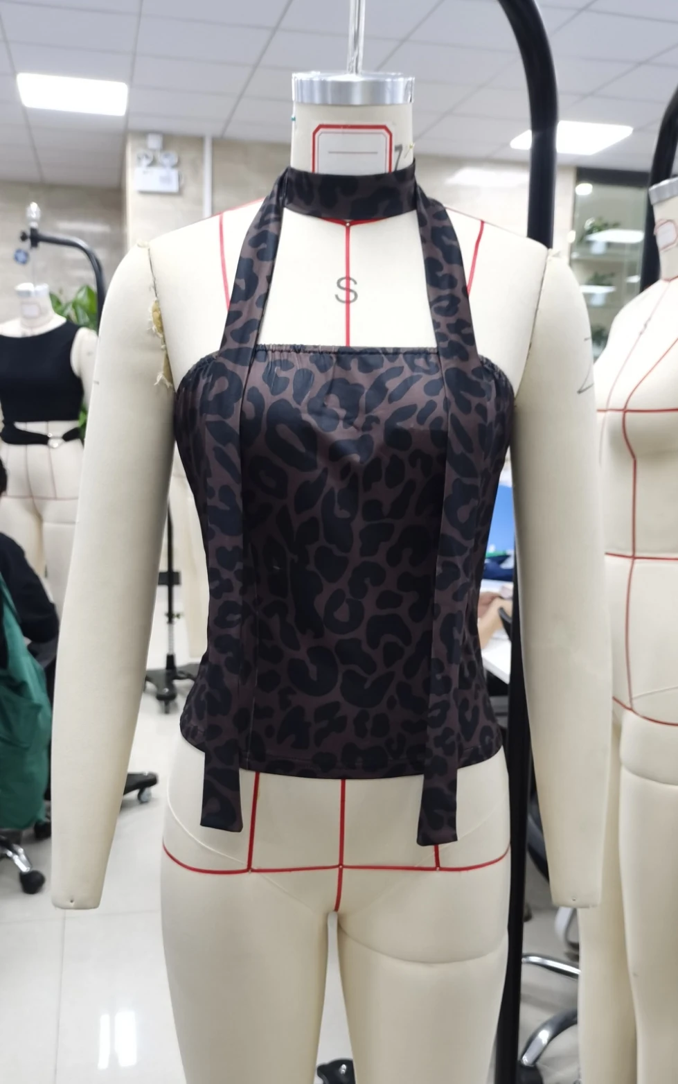 Women's Leopard Print Tube Tops Fashionable Slim Fit Off Shoulder Backless Sleeveless Crop Shirt with Scarf