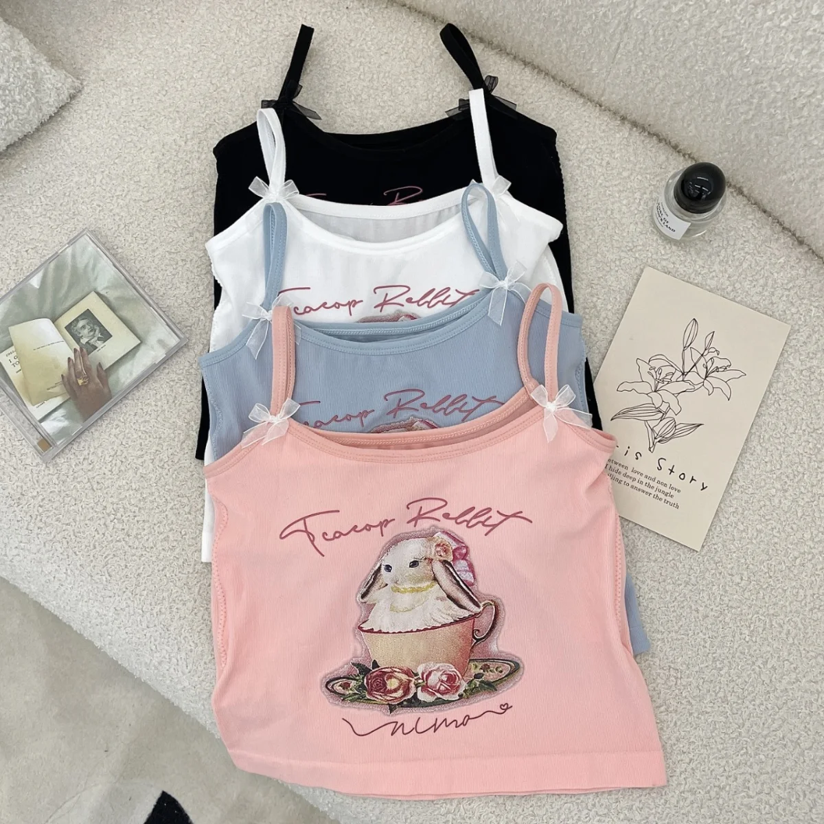 Urocza kamizelka bez rękawów z nadrukiem królika Letni koreański top damski Kawaii z biustonoszem Seksowny podkoszulek bez pleców Crop Tops