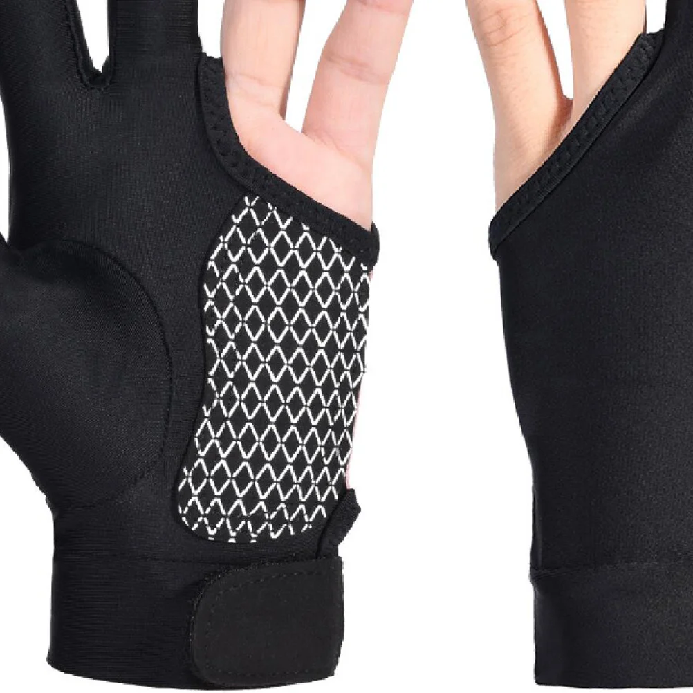 3 Fingers Billiards Glove Black Size M Anti-Slip Breathable Snooker Glove for Cue Sports Comfortable Fit Lightweight Wrist