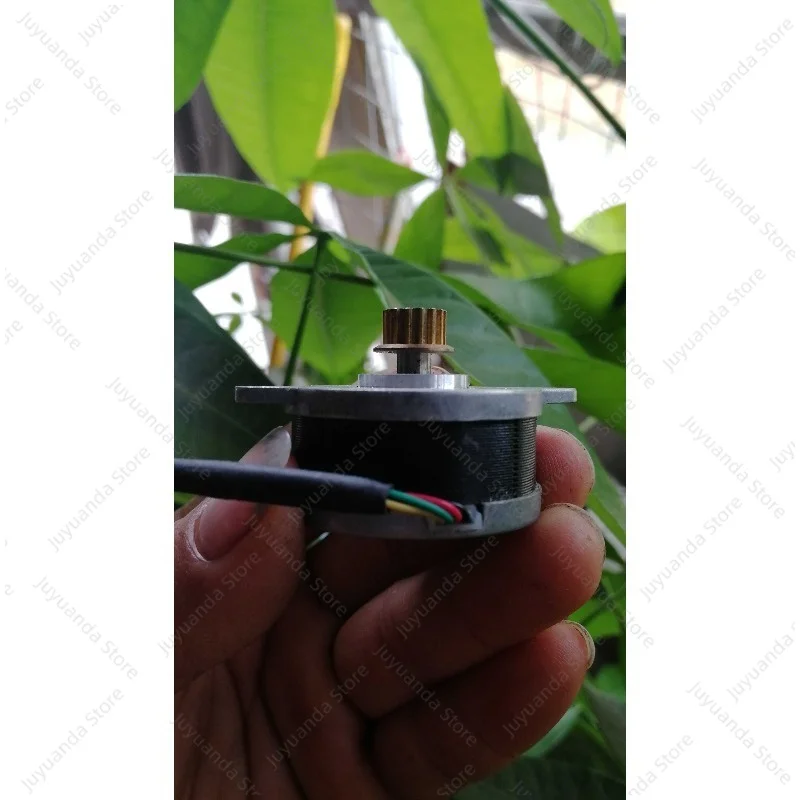 Two-phase 4-wire Stepper Motor 36 Circular Stepper Motor 17mm Thick 0.9 Degree Step Angle