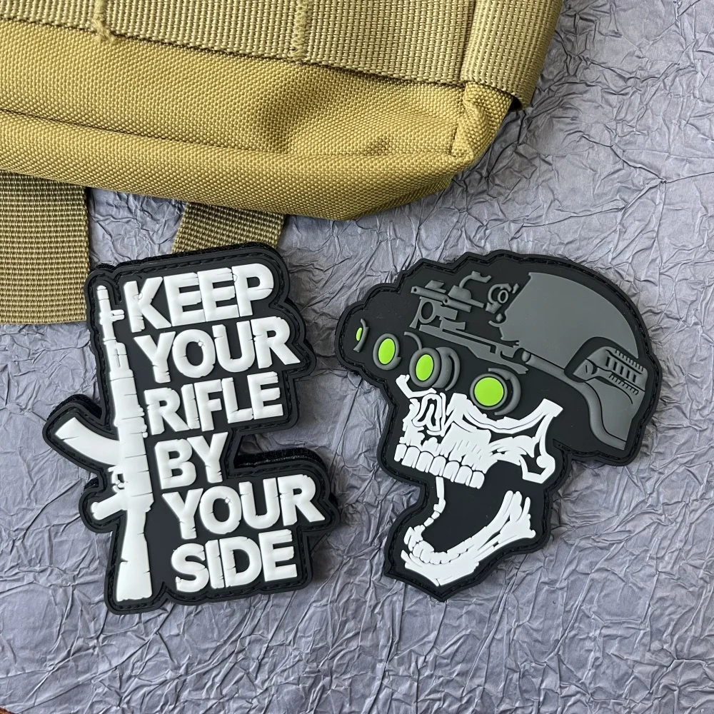 “Keep Your By Your Side“ Skull Gun Patch Pvc Clorhing Stickers Military Tactical Patches Backpack Hook and Loop Badges Applique