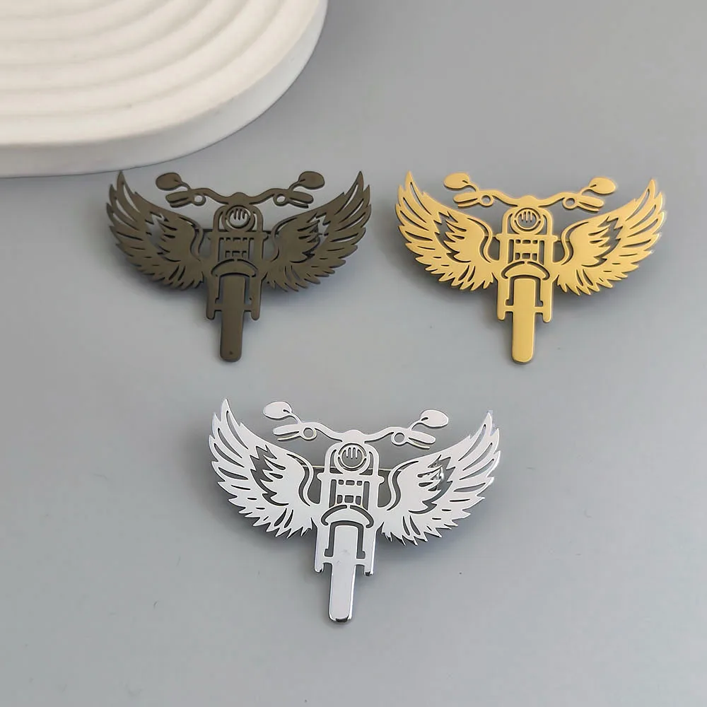 Original design wings motorcycle gold-plated stainless steel brooch, waterproof and non-fading brooch, suit accessories
