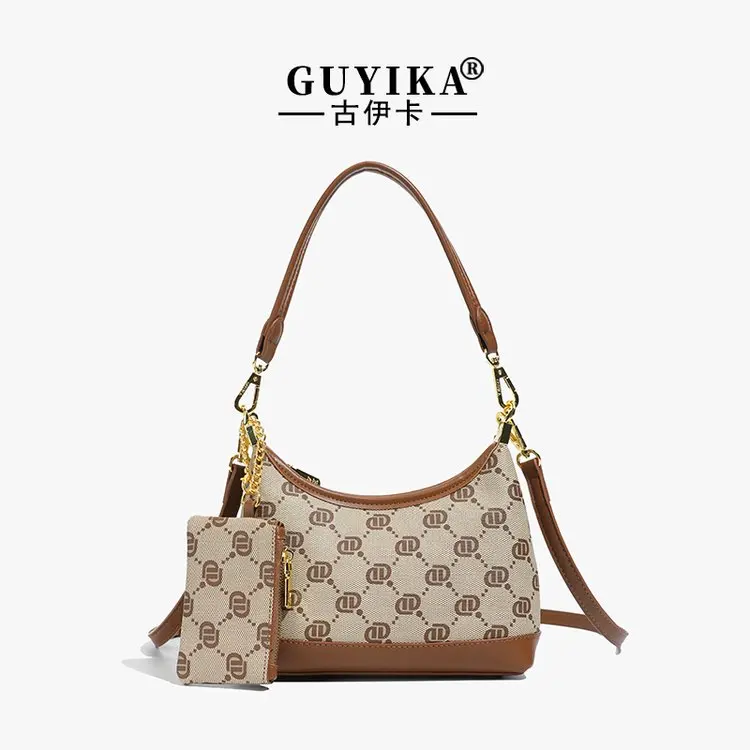 minimalist-elegant-tote-bag-for-women-with-paris-fashion-flair-and-solid-color-also-designed-as-a-practical-spacious-diaper-bag